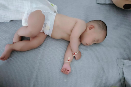 巨野宝宝脚心出汗怎么回事
